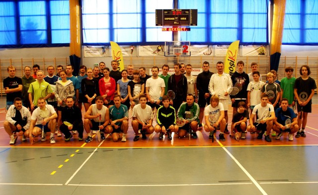 Uczestnicy badmintonowych mistrzostw w Radzionkowie