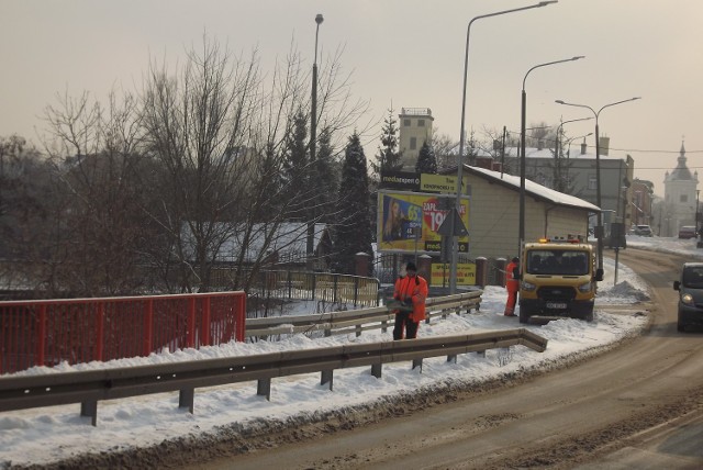 Już drugi rok miejskie ulice i chodniki w Golubiu-Dobrzyniu są odśnieżane przez  pracowników Urzędu Miasta