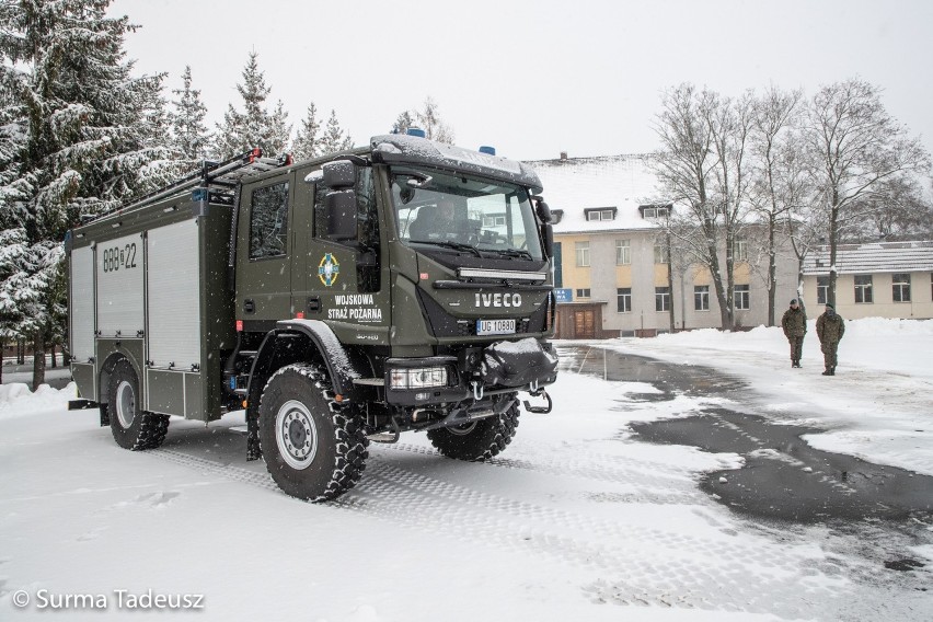 Stargard. Wojskowa Straż Pożarna 12 Brygady Zmechanizowanej z nowym, zielonym, ratowniczo-gaśniczym Iveco. Wart jest ok. 1 300 000 złotych