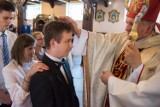 Młodzież z parafii pw. NMP Królowej Polski w Ostrowie Wielkopolskim przystąpiła do sakramentu Bierzmowania