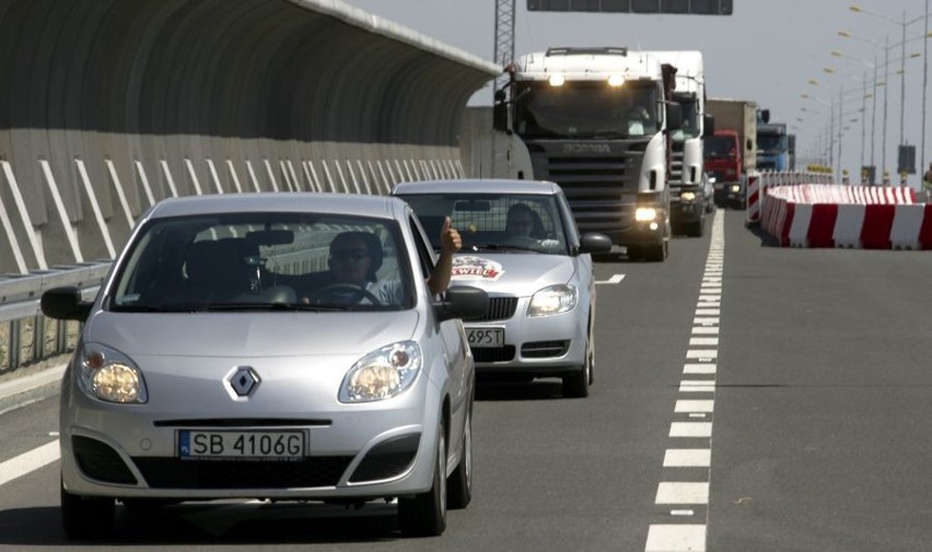 Pierwsze auta przejechały nowym odcinkiem autostradowej obwodnicy Wrocławia (ZDJĘCIA, FILM)