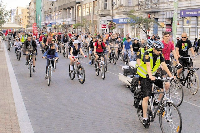 W ostatniej Masie Krytycznej, czyli grupowym przejeździe rowerami przez miasto, wzięło udział ponad tysiąc łodzian.