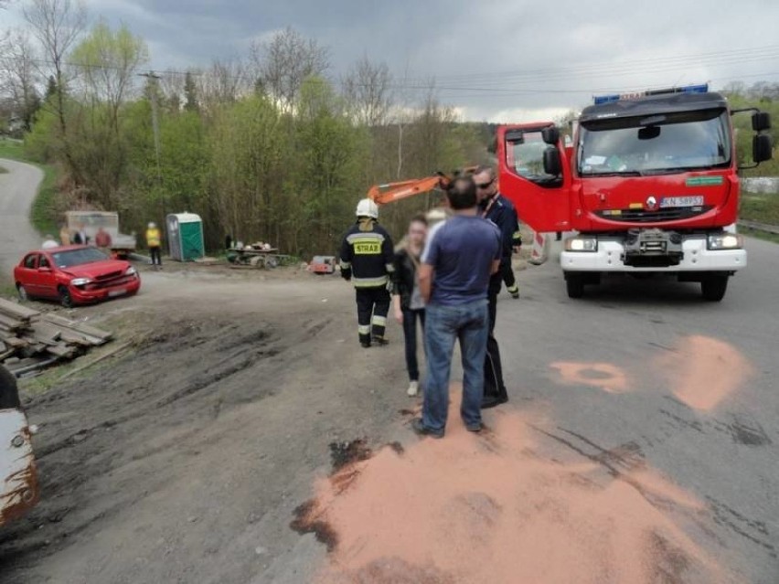 Wypadek w Librantowej: zderzyły się dwa samochody [ZDJĘCIA]