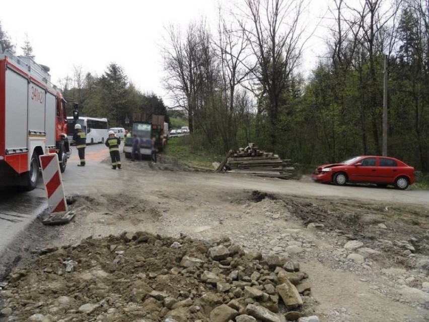 Wypadek w Librantowej: zderzyły się dwa samochody [ZDJĘCIA]