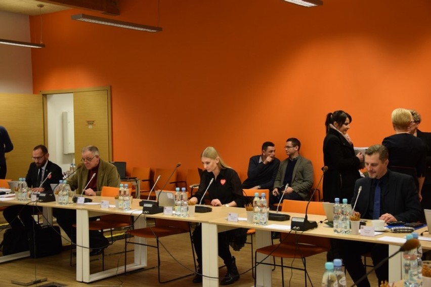 Sesja Rady Miasta Zduńska Wola [zdjęcia]                     