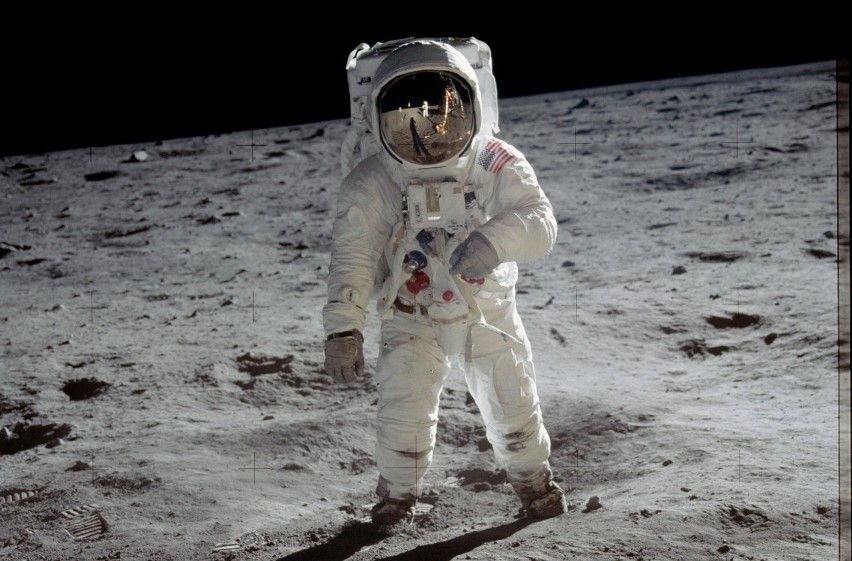 Buzz Aldrin na Księżycu sfotografowany przez Neila...