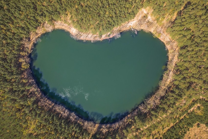 Jezioro Czarne z lotu ptaka jako jeden z pierwszych...