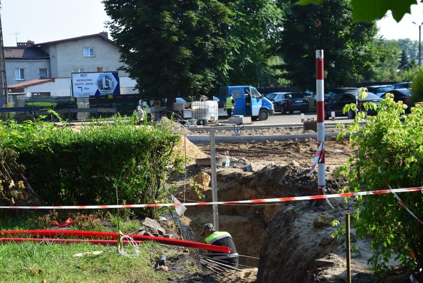 Budowa ronda w Wieluniu. Mieszkańcy centrum miasta bez wody ZDJĘCIA