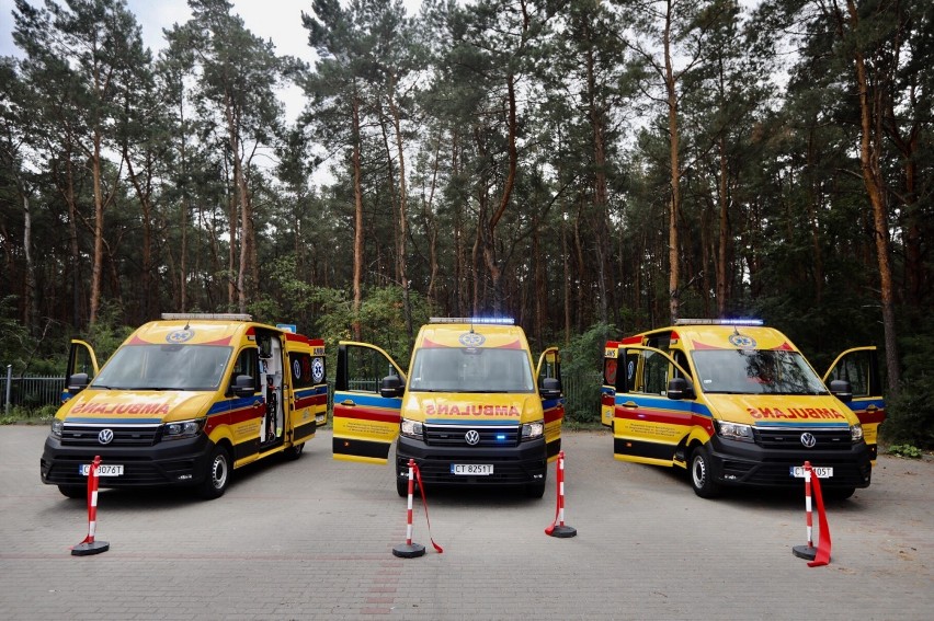 Szpital we Włocławku otrzymał nowe ambulanse na potrzeby stacji pogotowia ratunkowego [zdjęcia]