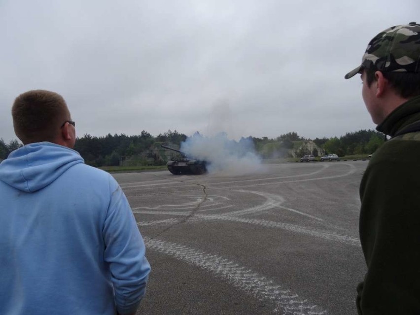 Piknik militarny na lotnisku w Pile