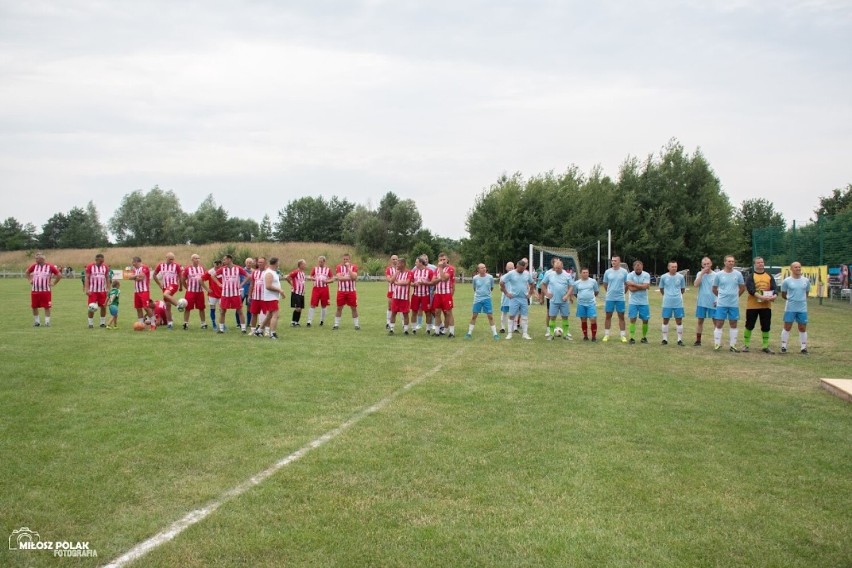 Mecz oldboyów z okazji 20-lecia Klubu Sportowego Kasztelan Żarnów [ZDJĘCIA]