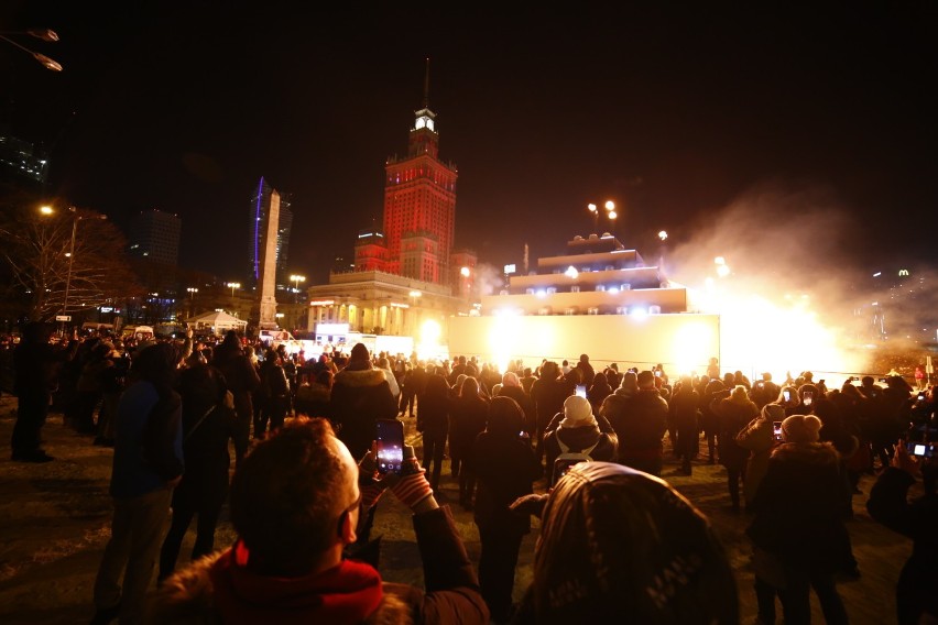 Światełko do nieba 2021. Jak wyglądało zakończenie 29. finału WOŚP w Warszawie?