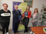 Przywidz. Gmina podpisała umowę z Centrum Integracji Społecznej w Pruszczu. Będzie pomoc dla bezrobotnych mieszkańców