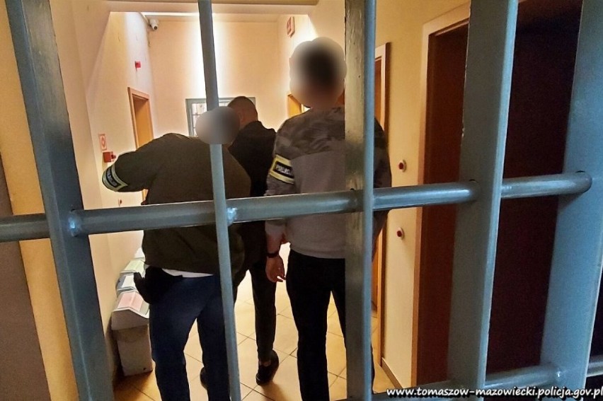 Metodą "na policjanta" wyłudził 650 tys. zł od mieszkańca Tomaszowa Maz. Oszust został zatrzymany, sprawa jest rozwojowa