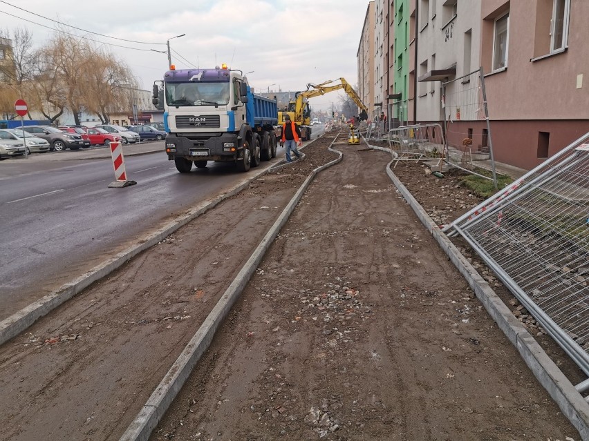 Nowe ścieżki rowerowe powstają m.in. wzdłuż ul. Szpitalnej,...