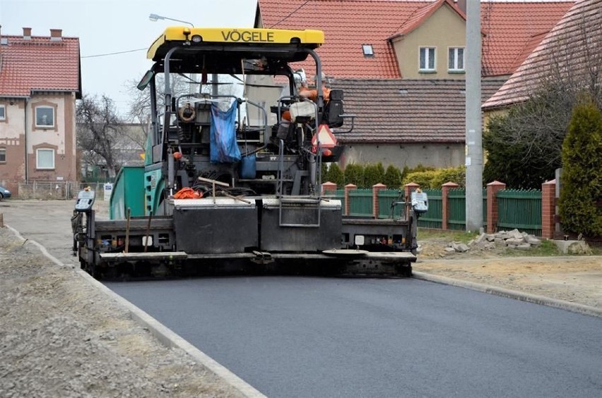 Żarów. Ulica Słowiańska w końcu przejezdna i z nowym asfaltem. ZDJĘCIA