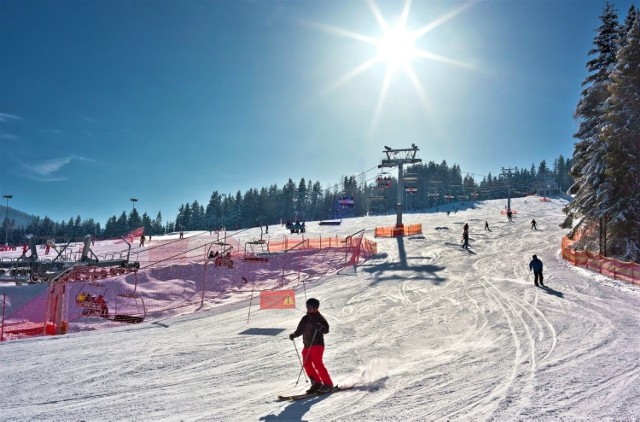 Sądecczyzna słynie ze stacji narciarskich, które oferują mieszkańcom regionu i turystom znakomite warunki do uprawiania sportów zimowych