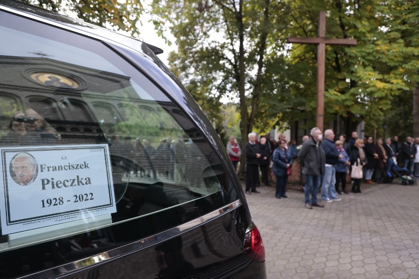 Pogrzeb Franciszka Pieczki. Wybitny aktor spoczął na cmentarzu w Aleksandrowie