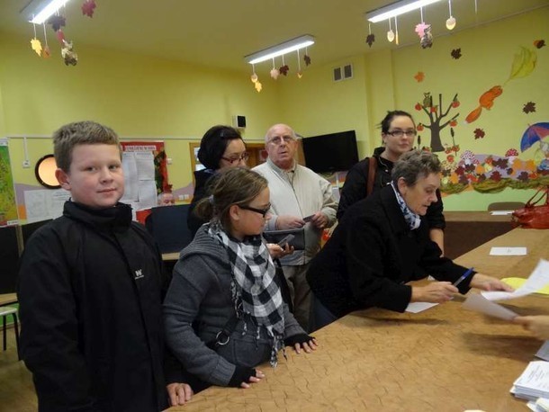 Głosuje rodzina Podemskich z ulicy Reja