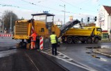 Wymieniają nawierzchnię na ulicach Szczecina. Uwaga na utrudnienia