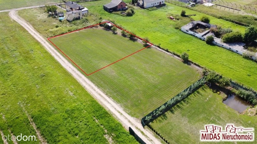 Powierzchnia: 985 m²
Wymiary: 30x33
Ogrodzenie:...