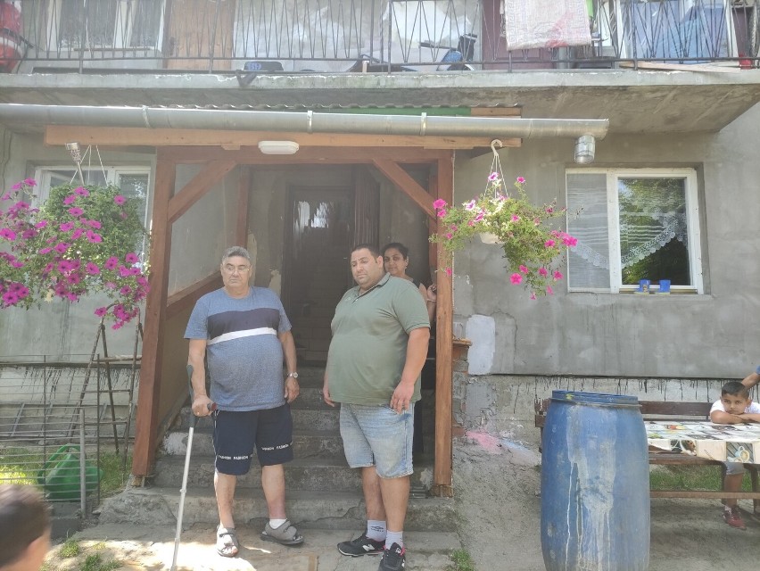 Pierwsze budynki na osiedlu romskim w Koszarach do rozbiórki. „Nie damy wyburzyć naszego domu” – protestują Romowie