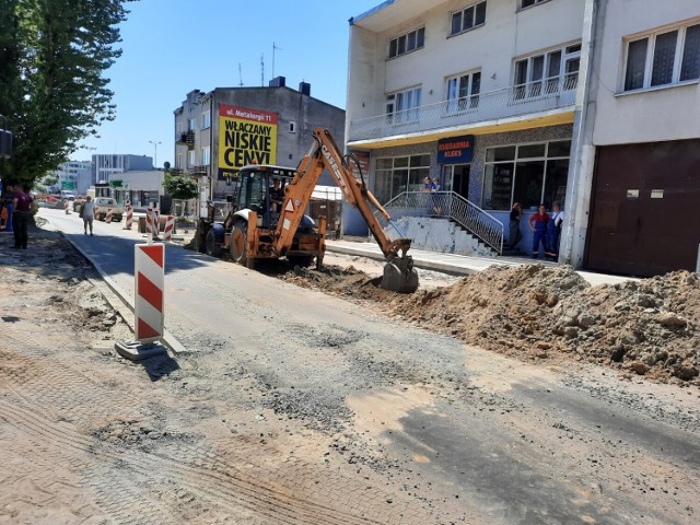 Trwa przebudowa ulicy Żeromskiego w Radomsku. Jak postępują prace?