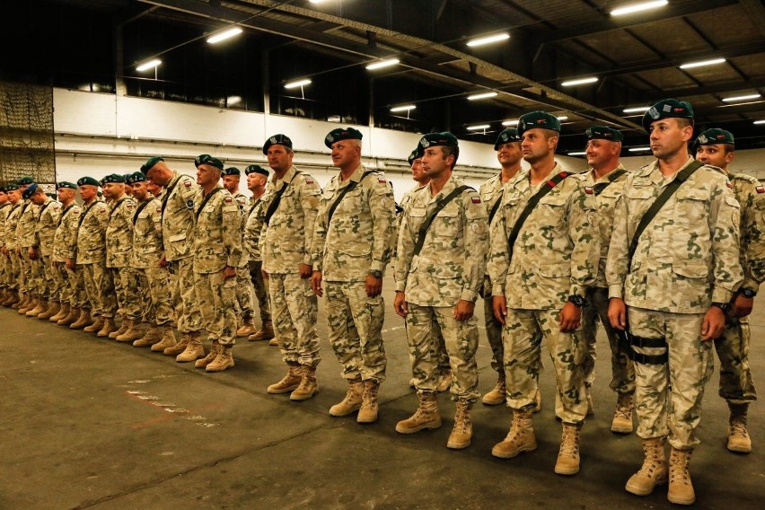11 żołnierzy "Błękitnej Brygady" już w domu. Skończyli misję w Iraku [ZDJĘCIA]