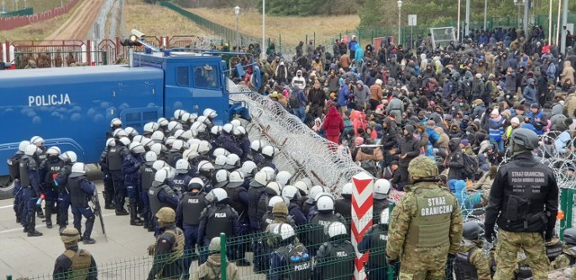 Kumulacją gromadzenia się cudzoziemców pod granicą w Kuźnicy był szturm na przejście graniczne, który miał miejsce 16 listopada.