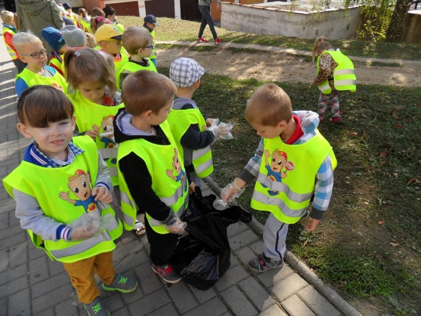 Urząd miasta w Jastrzębiu: uczniowie posprzątali miasto