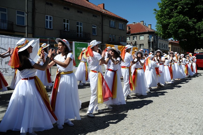 Na jasielskim rynku tańczyli dla świętego Jana Pawła II [ZDJĘCIA]