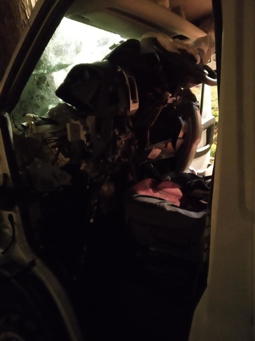 Zobacz zdjęcia z groźnego wypadku pod Wrocławiem, w którym ranna została kobieta