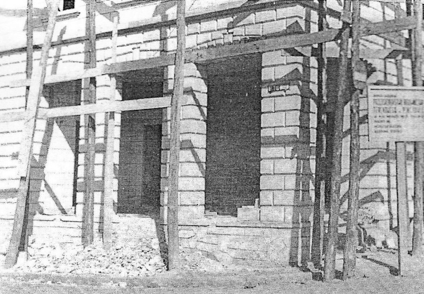 Pińczów. Rok 1959. "Dom Handlowy" w budowie.