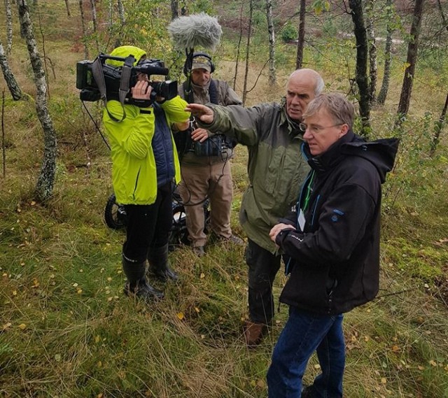 Dariusz Czerniawski z ekipą TV Programu "Było nie minęło", szkice podkopu wykonane przez francuskich uciekinierów