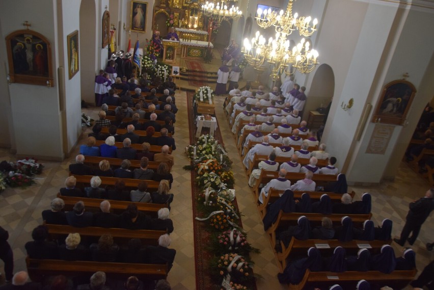 Pogrzeb ks. Eugeniusza Góreckiego w Chełmie Śląskim