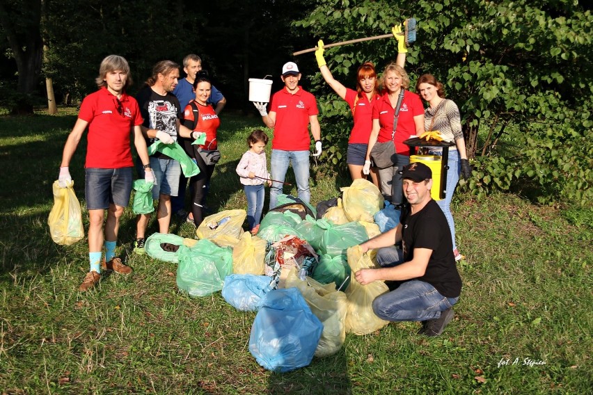 Malbork. Moto Kojoty i przyjaciele posprzątali miejski park. Niestety, było co zbierać...