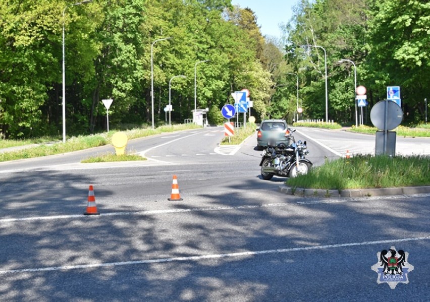 Wałbrzych: Zderzenie samochodu osobowego i motocykla na ul. Bystrzyckiej