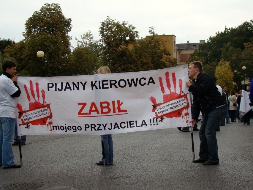 Marsz rozpoczął się o godz. 12 pod Kieleckim Centrum...