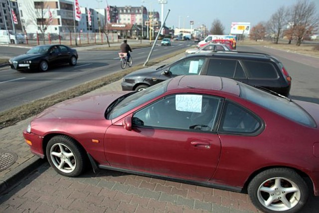 Osiedle Słoneczne: Tu parking robi za autogiełdę