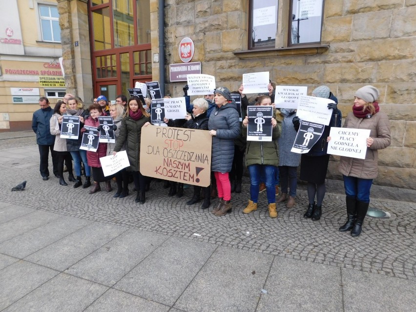 Wałbrzych: Protestowali pracownicy Prokuratury Rejonowej w Wałbrzychu
