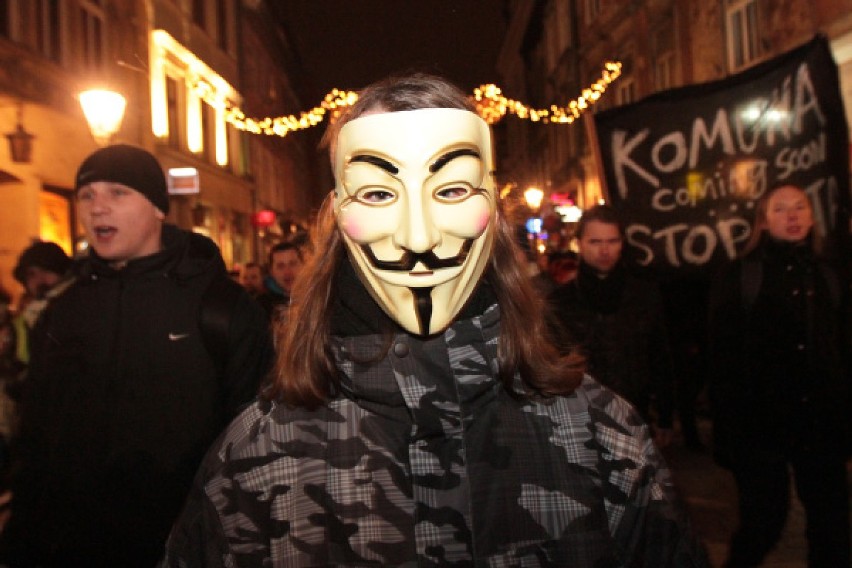 W Krakowie trwa protest przeciwko ACTA. Demonstranci z Rynku...