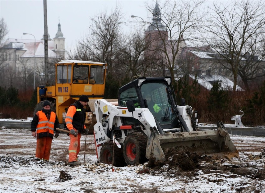 Obecnie przy Rondzie Sulejowskim prowadzone są prace przy...