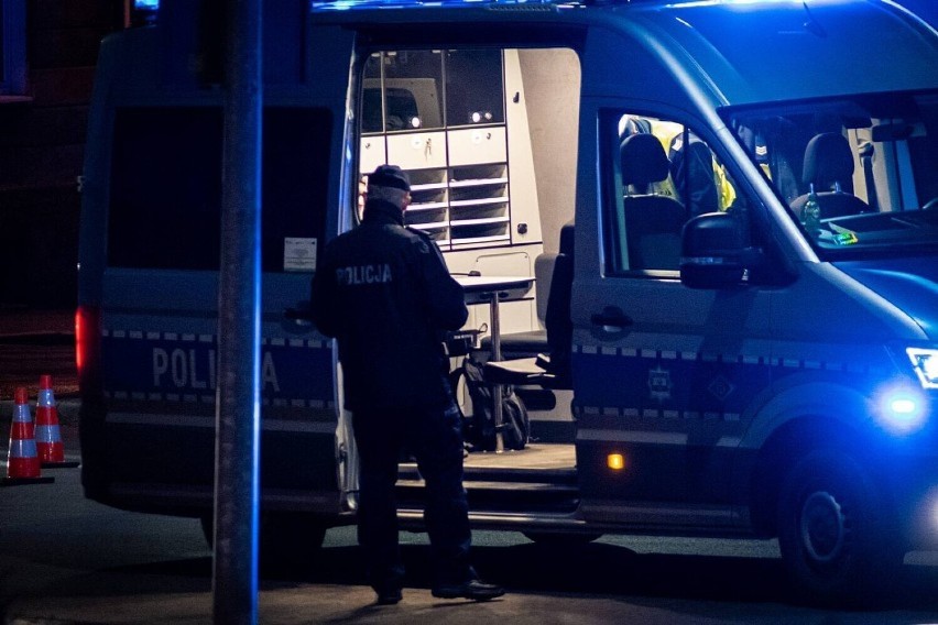 Pijany kierowca rozbił i porzucił auto w Lubinie, a sam...