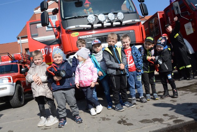 Dzień otwarty OSP Międzychód

WYJĄTKOWE ZJAWISKO ATMOSFERYCZNE NA MIĘDZYCHODZKIM NIEBIE - MAMMATUSY - GALERIA ZDJĘĆ MIESZKAŃCÓW

BOMBA EKOLOGICZNA W MNICHACH NADAL TYKA - GALERIA

ZMIANA ORGANIZACJI RUCHU PRZY MOŚCIE W MIĘDZYCHODZIE - GALERIA

STANISŁAW ANIOŁ HONOROWYM PRZEWODNICZĄCYM PZERiI W MIĘDZYCHODZIE - ZDJĘCIA

AKCJA RATOWANIA DWÓCH DANIELI, KTÓRE ZAPLĄTAŁY SIĘ W TAŚMY I METALOWE LINKI - ZDJĘCIA, VIDEO

W KOLNIE ODSŁONIĘTO TABLICĄ PAMIĄTKOWĄ POWSTAŃCÓW WIELKOPOLSKICH - ZDJĘCIA

SERCE DLA POWSTAŃCÓW WIELKOPOLSKICH - GALERIA

ZIELONA GÓRA. Przedłuża się remont ulicy Dworcowej. Miasto podaje wciąż nowe terminy zakończenia prac. 18.02.2019
