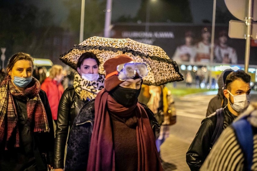 Protesty przeciwko zaostrzeniu prawa aborcyjnego trwają od...