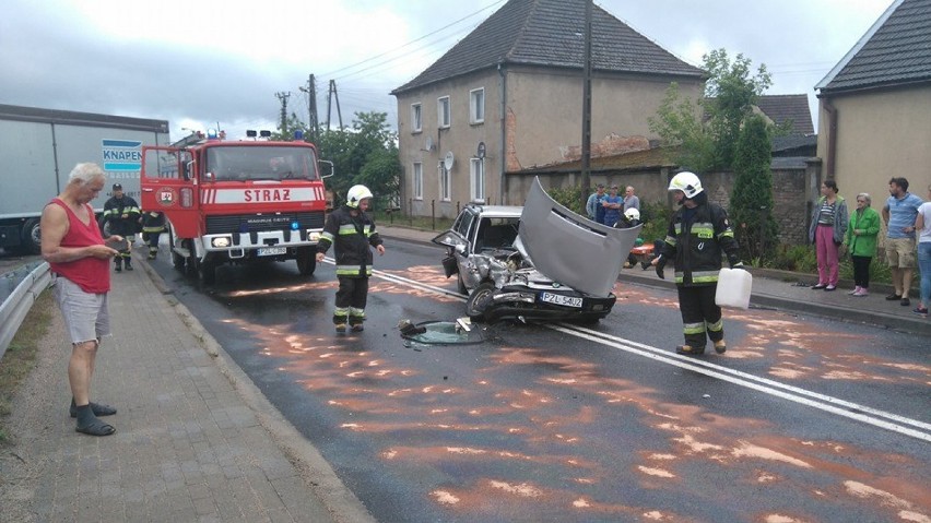 Kolizja drogowa na drodze krajowej w Lędyczku [AKTUALIZACJA]