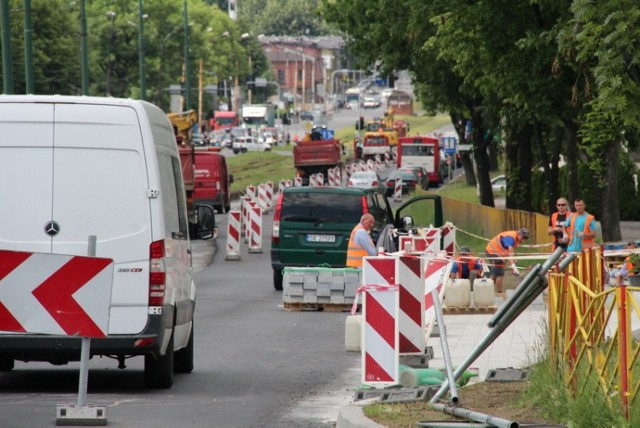 W Dąbrowie Górniczej trwa remont al. Piłsudskiego Zobacz kolejne zdjęcia/plansze. Przesuwaj zdjęcia w prawo - naciśnij strzałkę lub przycisk NASTĘPNE