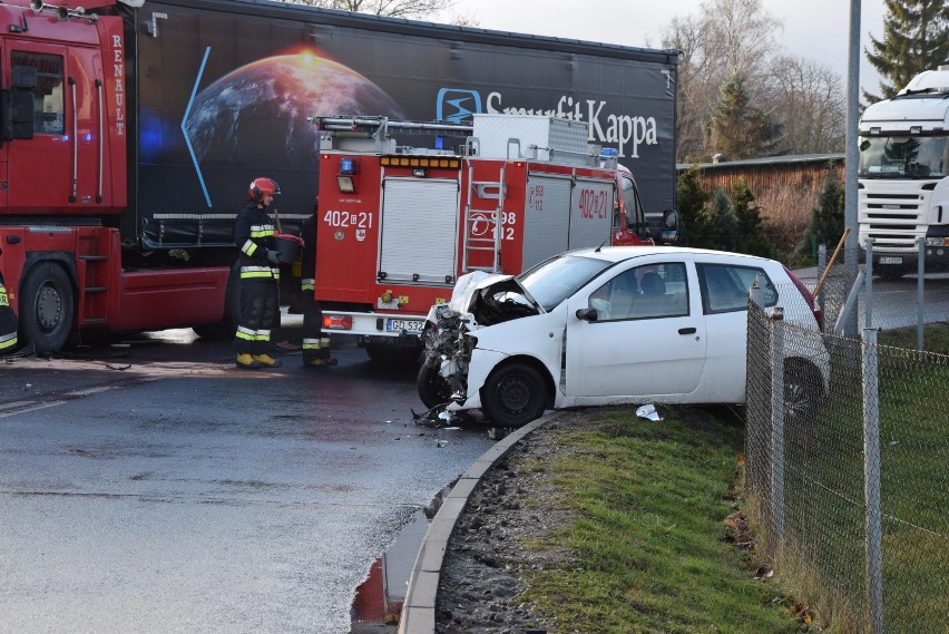 Miastko. Groźny wypadek na drodze krajowej w Wołczy Małej (WIDEO, FOTO)