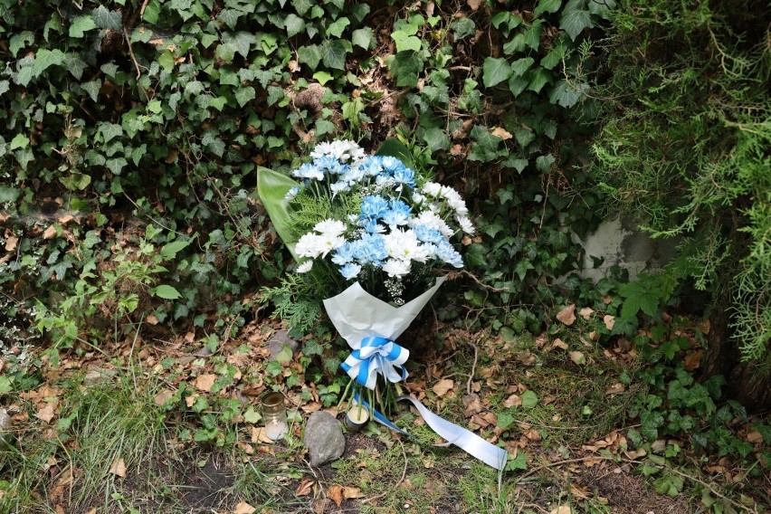 80. rocznica likwidacji getta w Będzinie. Złożono kwiaty pod pomnikiem ofiar. Zobacz ZDJĘCIA