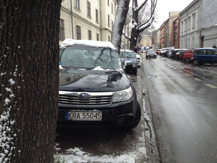 Kraków: kierowcy notorycznie łamią tu przepisy [ZDJĘCIA]